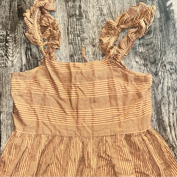 Women's Tan Sleeveless Top - Picture 3 of 6